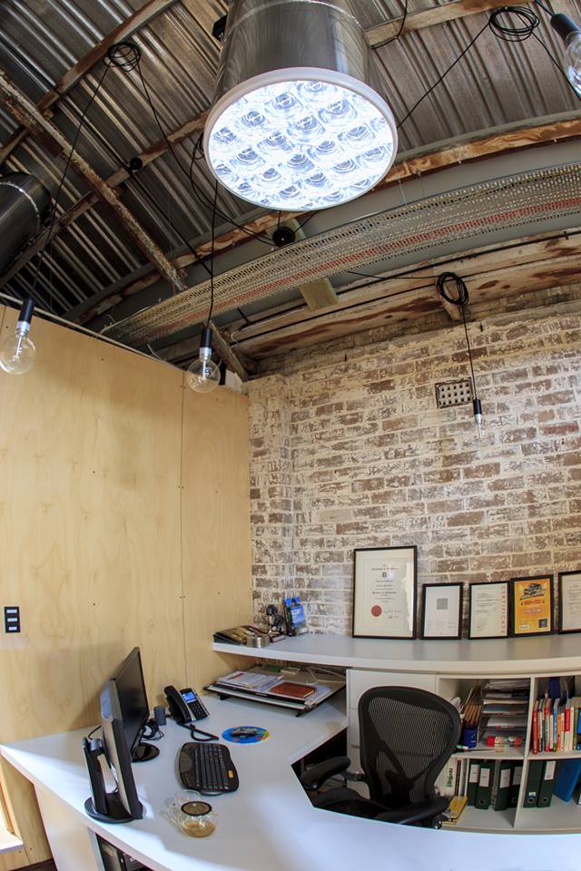Tubular skylight installed in an office to improve cognitive functions